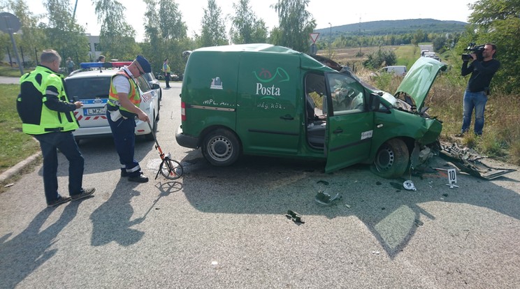 Belehalt a postás a balesetbe - Fotó: Blikk