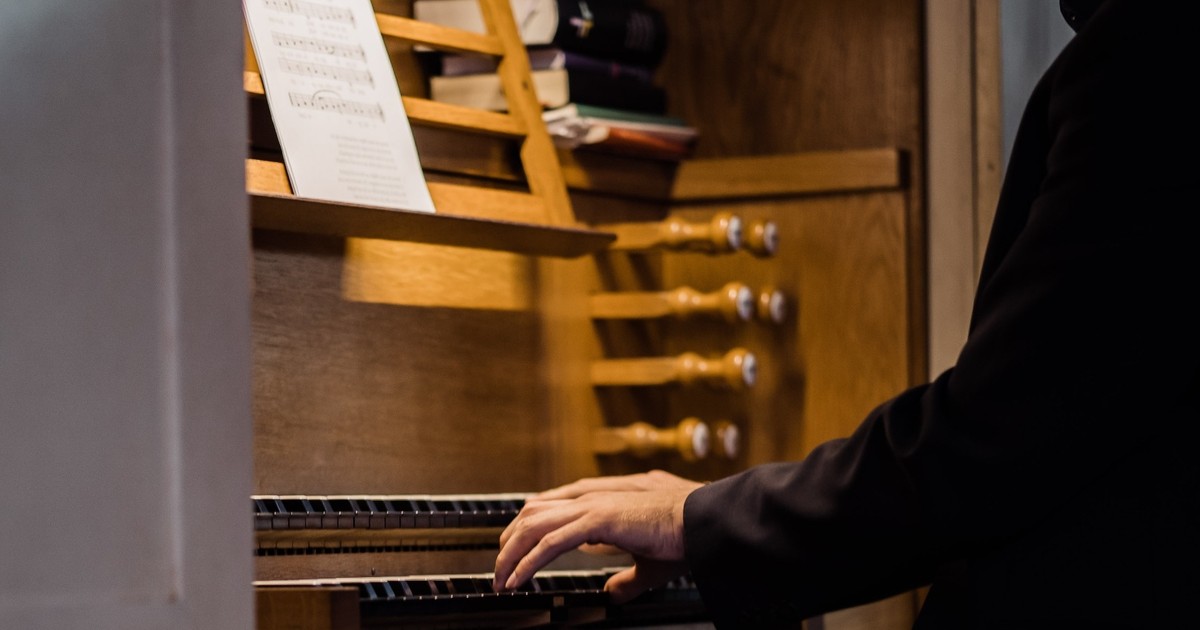 Ile zarabia organista? W ogłoszeniu padła kwota. Tyle za mszę
