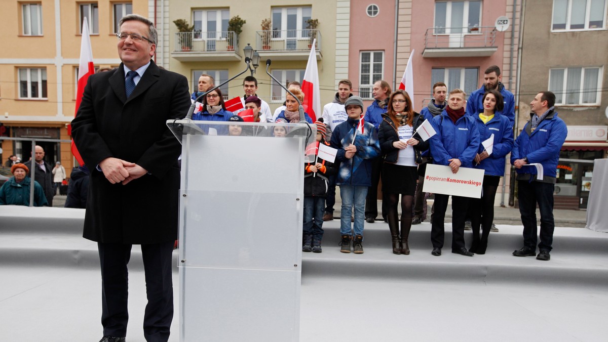 Prezydent Bronisław Komorowski podkreślił w Białymstoku (Podlasie), że jednym z elementów zbliżenia polsko-białoruskiego, "które jest możliwe i potrzebne", może być m.in. kwestia małego ruchu granicznego, czy ruchu bezwizowego, która czeka w zawieszeniu od kilku lat.