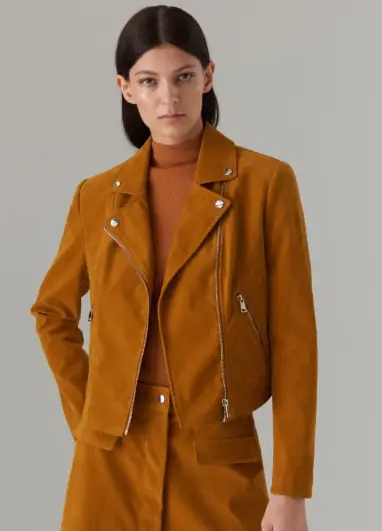 Kurtka - Mohito / Materiały prasowe / https://www.mohito.com/pl/pl/wh318-17x/synthetic-suede-biker-jacket