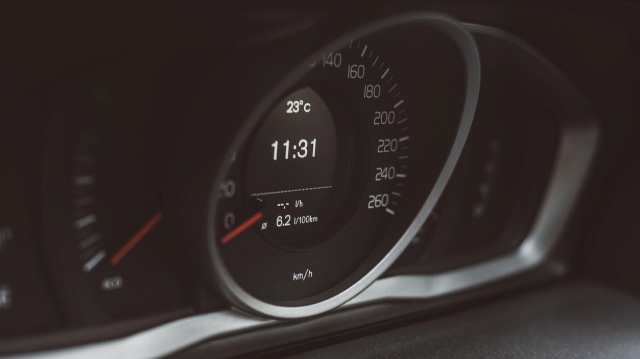 Jazda v príliš nízkych otáčkach spôsobuje ničivé vibrácie, ktoré likvidujú dvojhmotové zotrvačníky a ložiská motora. Vodiči by mali dbať na plynulý chod agregátu nad hranicou 2 000 otáčok. 