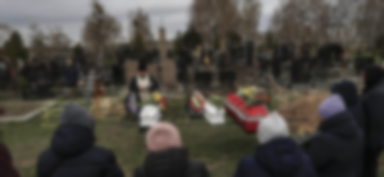 24-letni Igor ekshumuje masowe groby koło Buczy. "Widzę twoje oczy, uśmiechasz się z rozpaczy"