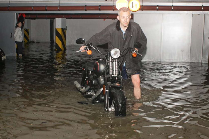 Urbański ratuje dobytek z powodzi. FOTO!
