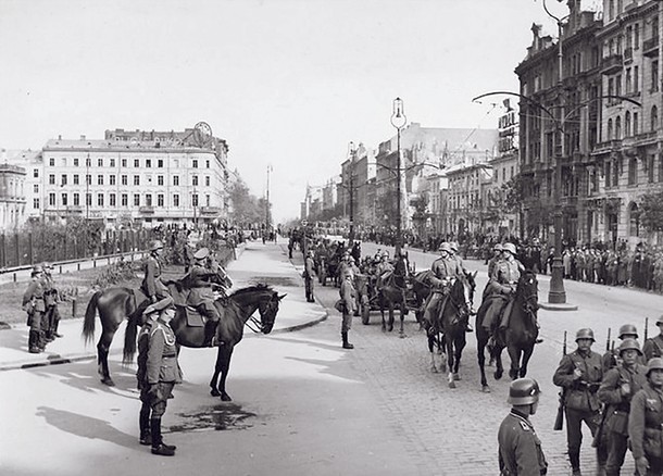 Wkroczenie 10. Dywizji Pancernej Wehrmachtu do zdobytej Warszawy, 1 października 1939 r.