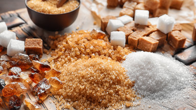 Cukier biały, brązowy i trzcinowy — czym się różnią i który jest najlepszy?