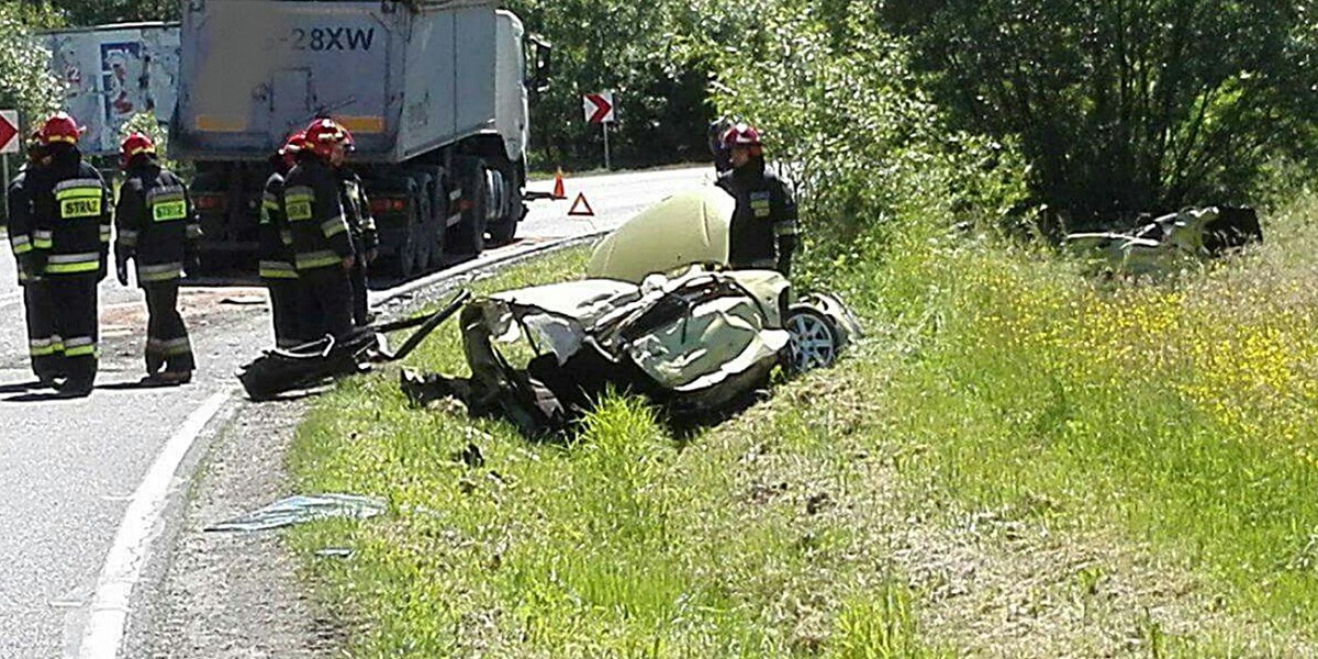 Poważny wypadek pod Oświęcimiem. Auto rozpadło się na kawałki