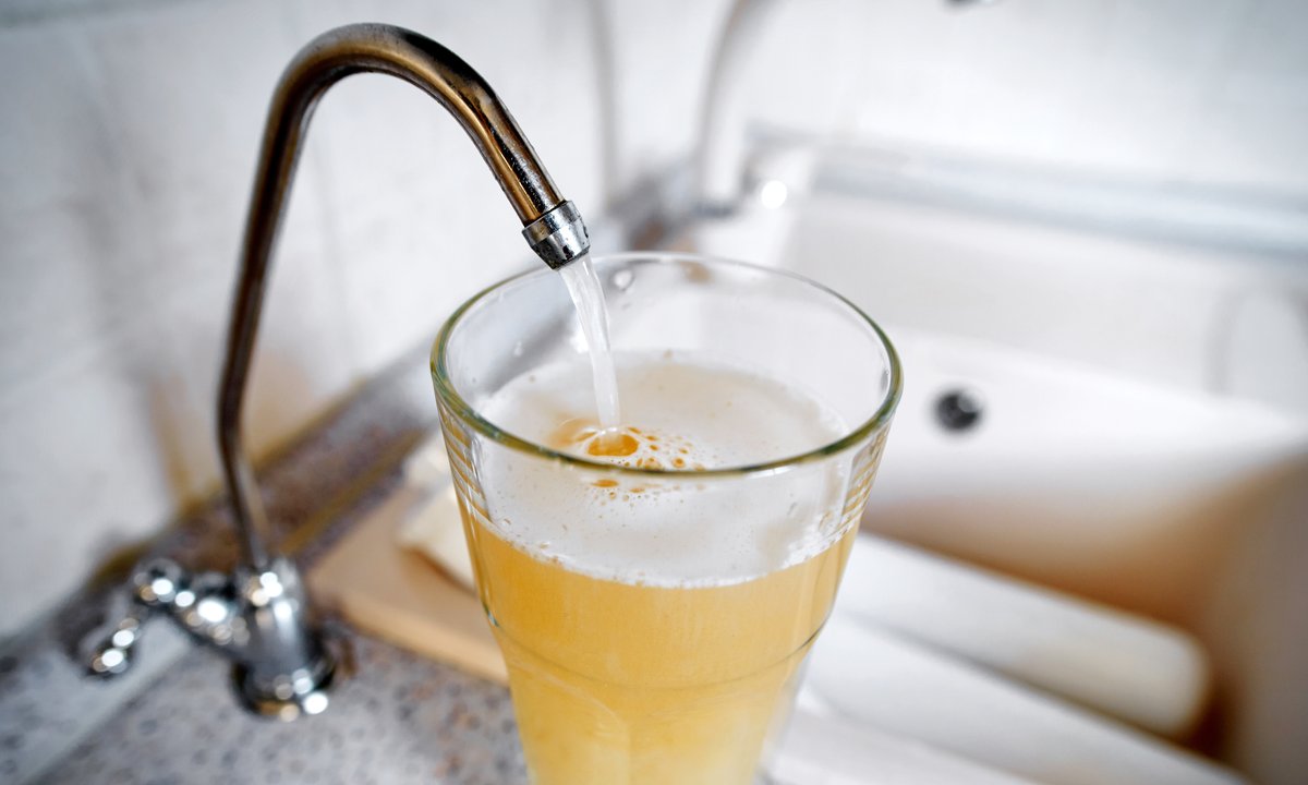 Wsyp łyżeczkę przyprawy do ciepłej wody. To turbo broń na odchudzanie