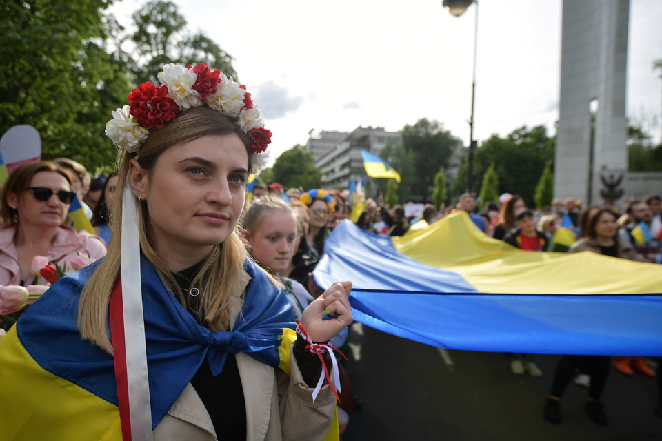 Obywatele Ukrainy podczas Marszu Wdzięczności w Warszawie