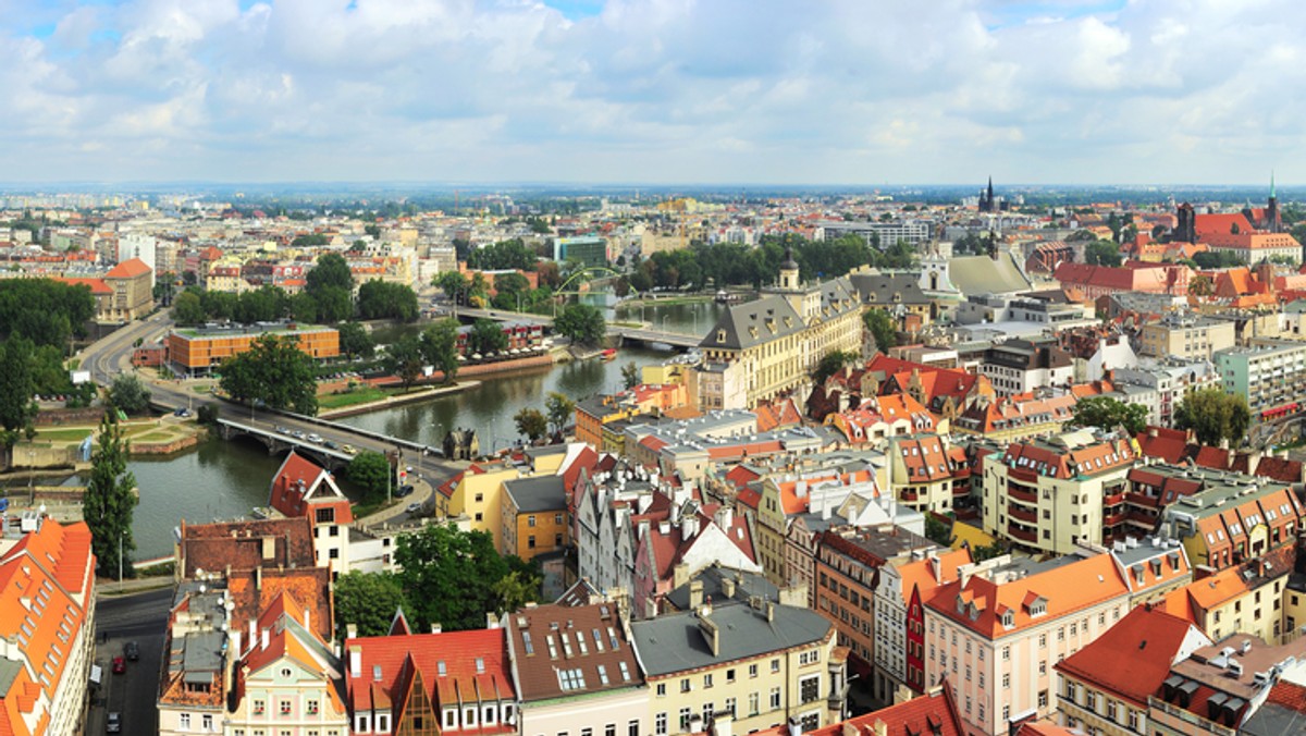 Przez lata była tam tradycyjna drukarnia – teraz, zecerskie tradycje będą kontynuowane, ale miejsce zyska nowy charakter. Przy ul. Otwartej 12, wrocławska Fundacja Klub Innowatora organizuje bistro z dobrą kawą oraz miejsce szkoleń i inkubator przedsiębiorczości.