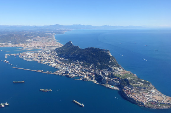 "OSETILI SU IZNENADNE UDARCE PO KORMILU" Orke potopile jedrilicu kod Gibraltara