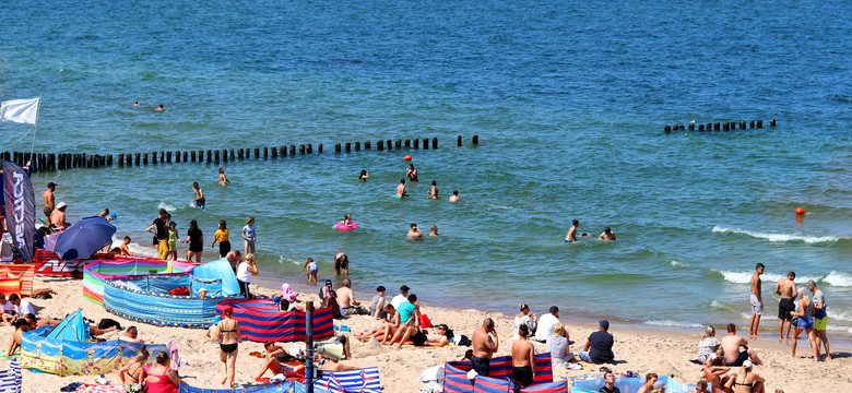 To zachowanie na plaży jest powszechne. Można dostać mandat