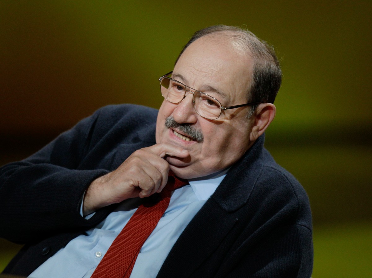Watykański dziennik krytykuje powieść Umberto Eco