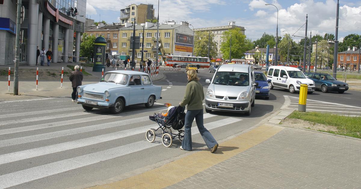 Zabiorą prawa jazdy za omijanie auta przed przejściem?