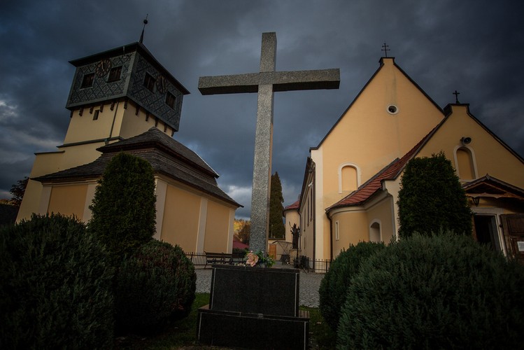 NIEZWYKŁA KAPLICA CZASZEK W CZERMNEJ