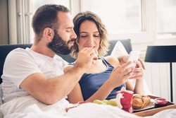 Samo się nie zrobi! Jak pielęgnować miłość, żeby trwała długie lata?