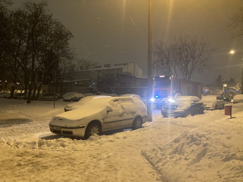 Na miejsce przyjechały służby, w tym straż pożarna