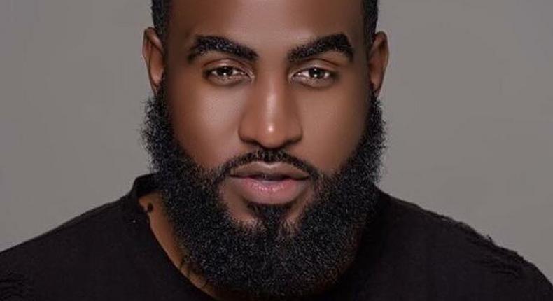 It is believed that beards are makeup for men [essence]