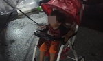 Zostawił dziecko na deszczu, by żebrało na jego długi. Teraz się tłumaczy