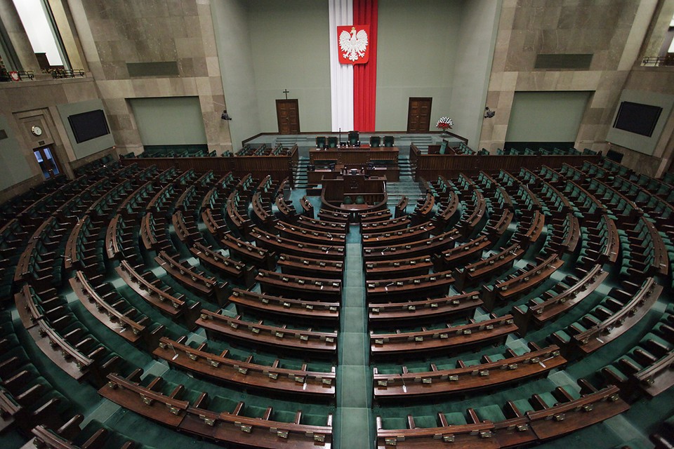 Najnowszy sondaż CBOS: PO dziesięć punktów procentowych przed PiS