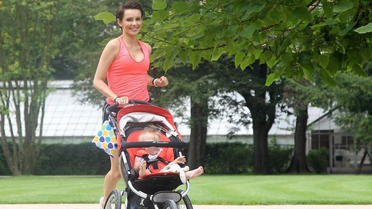 Dorota Gardias zamiast katować się dietami dba o figurę aktywnie: jeździ na rowerze i biega... razem z córką!