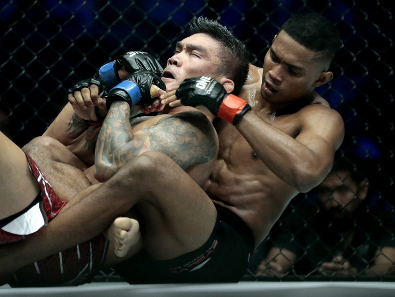 Krew, pot i łzy, czyli "ONE Championship MMA in Singapore"