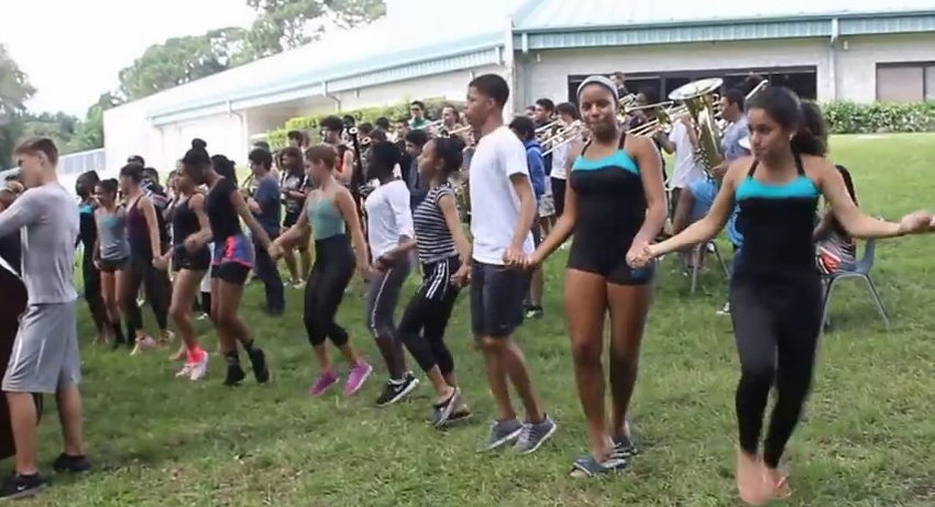 Mladi Amerikanci igraju "kolce"