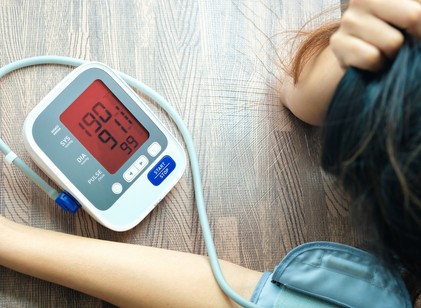 Hirtelen magas vérnyomás csökkentése házilag – mit tehet azonnal, és mit hosszabb távon? című cikk nyitóképe