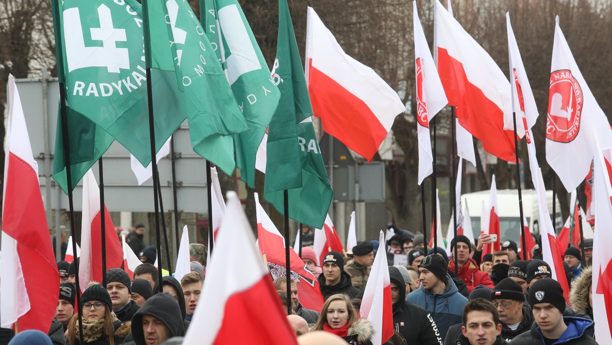 Winni, ale bez kary - taki wyrok zapadł w piątek w sprawie pięciu osób obwinionych o to, że próbowały zablokować przejście uczestnikom Marszu Pamięci Żołnierzy Wyklętych, zorganizowanego w lutym w Hajnówce przez środowiska narodowe. Orzeczenie nie jest prawomocne.