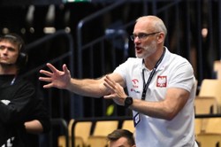 Trener polskich piłkarek ręcznych przeprasza za porażkę z Niemkami