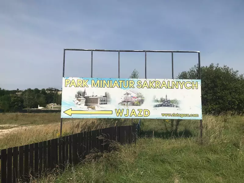 Reklama Parku Miniatur Sakralnych &quot;Złota Góra&quot; w 2020 roku