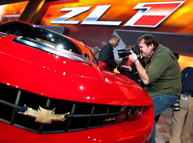 Oto chevrolet camaro ZL1 - amerykańska maszyna do produkcji adrenaliny i palenia opon; zadebiutowała podczas salonu samochodowego w Chicago. Dzięki doładowanemu silnikowi V8, o mocy 550 KM, model camaro ZL1 będzie najszybszym modelem w rodzinie camaro, jaki kiedykolwiek znalazł się w ofercie marki Chevrolet.