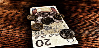 Tysiącom Polaków zmaleją pensje. Szykuje się nowe oskładkowanie [TABELA]