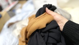 Gdzie wyrzucać stare ubrania, buty i szmaty 2026? Obowiązują nowe przepisy. Kara może być nawet czterokrotnie wyższa