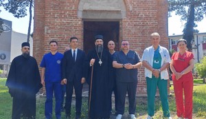 Direktor UKC Niš, gradonačelnik Niša i mmitropolit obišli volontere