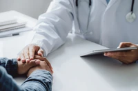 W Polsce przybywa zakażonych HIV, kiłą i rzeżączką — większość nie wie o chorobie