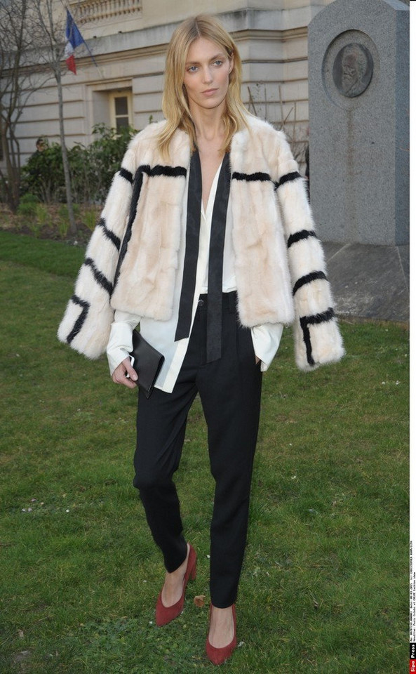 Anja Rubik na Paris Fashion Week