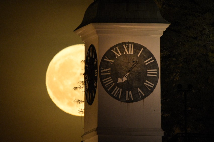 Pun mesec na Petrovaradinskoj tvrđavi