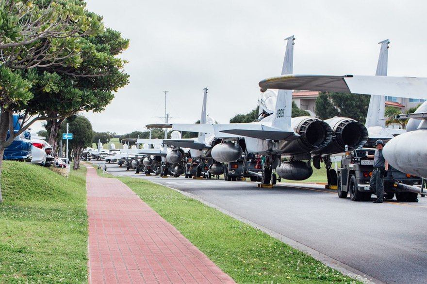 Luptători F-15J în timpul evacuării la sol pe 3 aprilie.