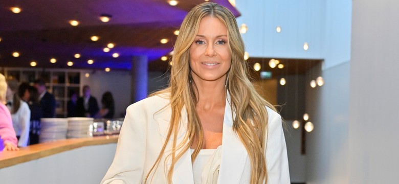 Małgorzata Rozenek ze statkiem na głowie. W takiej kreacji wybrała się na bal [FOTO]