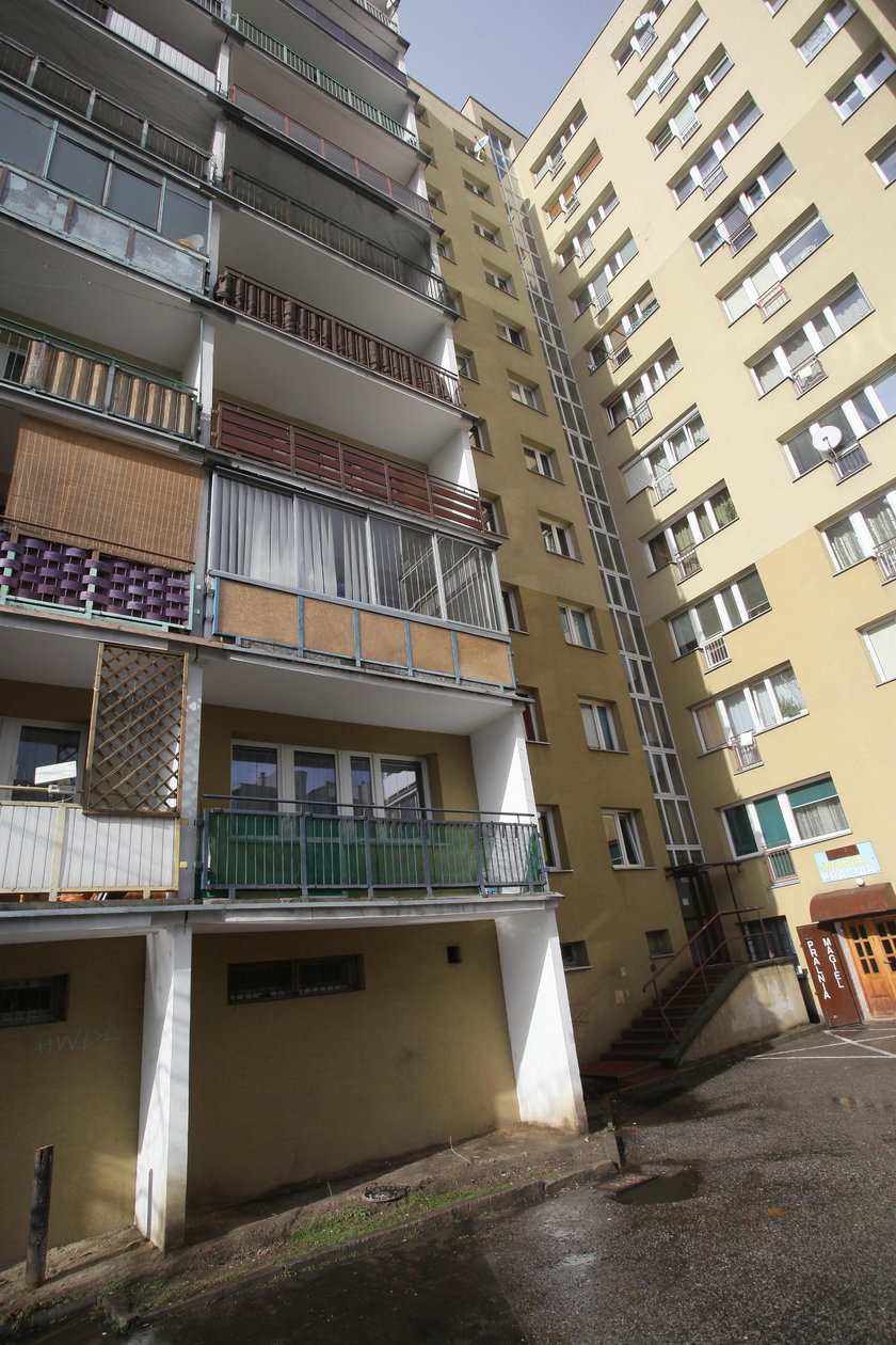  Blok przy ulicy Herbsta 4 w Warszawie