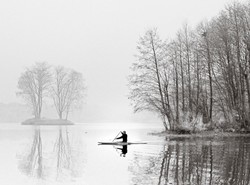 Kłopoty podróżnika płynącego Wisłą. Przewrócił się kajakiem...