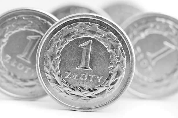 Rozesłaliśmy do banków ankietę, w której poprosiliśmy o wycenę kredytu gotówkowego w wysokości 15 tysięcy złotych z okresem spłaty wynoszącym 36 miesięcy.