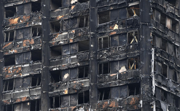 Spalony wieżowiec w Londynie