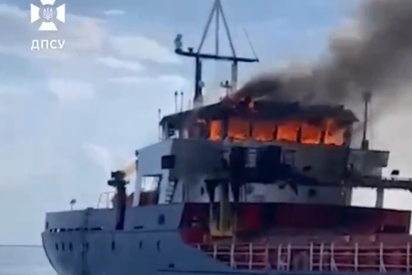 (VIDEO) MASOVNI UDARI NA UKRAJINSKU LUKU! Brodovi u plamenu, Kijev uzvratio napadima na "ruski Amazon"