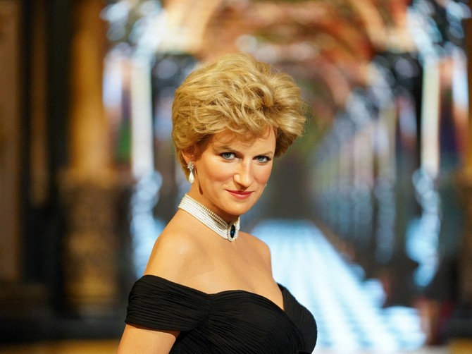Osvetnička haljina princeze Dajane ponovo u centru pažnje: Ovim modelom je razbesnela britanski dvor