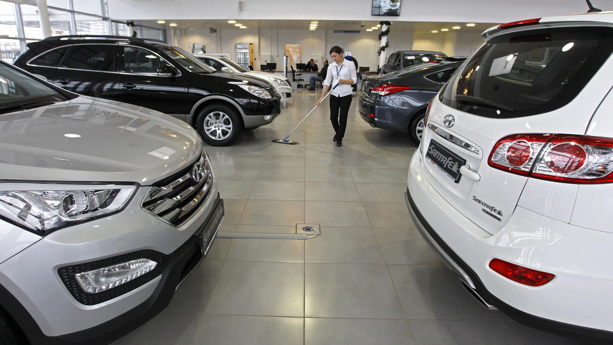 Rekordowy poziom osiągnęła w 2012 roku sprzedaż samochodów w Rosji, dzięki wzrostowi o 11 procent w porównaniu z rokiem poprzednim, jednak w 2013 tempo wzrostu powinno spaść - ogłosiło stowarzyszenie europejskich przedsiębiorców w Rosji (AEB).