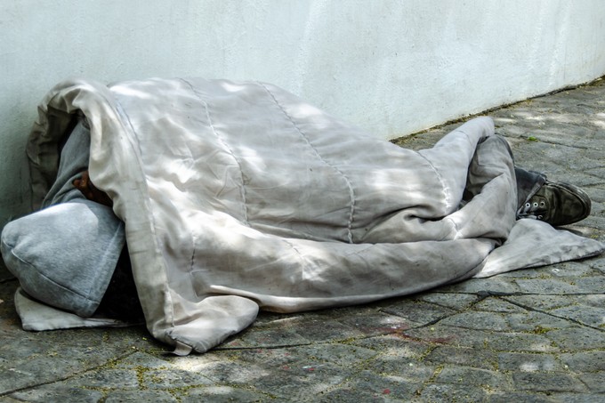 Ha segítségre szoruló embert lát az utcán ezt a számot hívhatja a nap 24 órájában