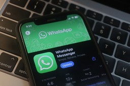 whatsapp uznany za "bardzo dużą platformę". komunikator będzie miał nowe obowiązki w ue