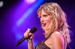 Policzyli koszt miłości w CO2. Taylor Swift lata na randki prywatnym odrzutowcem