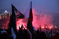 uczestnicy marszu na błoniach Stadionu Narodowego